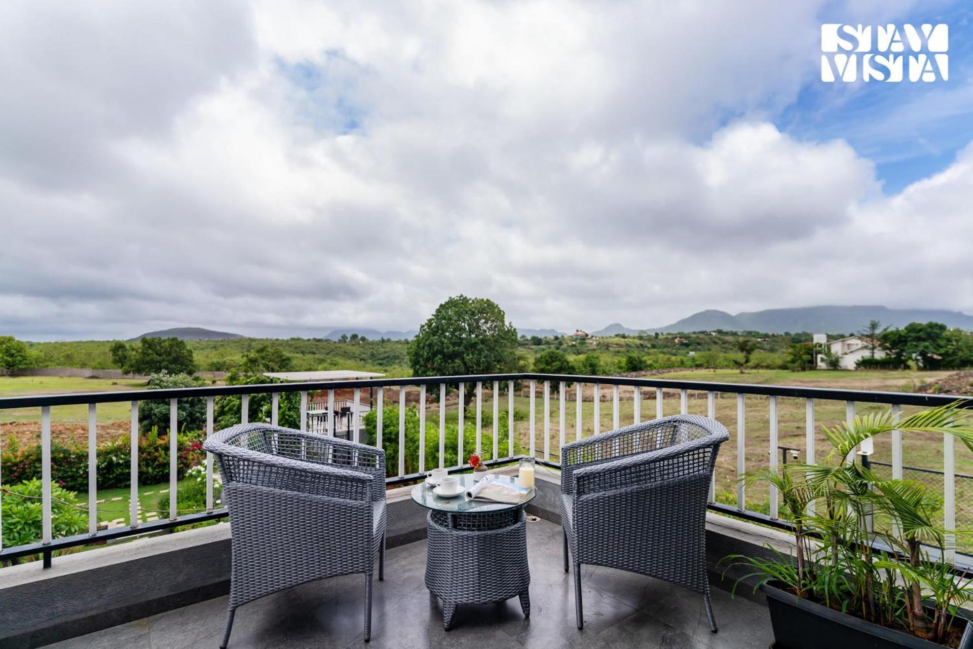 Stayvista At The Rainfield Villa With Gazebo & Lawn Насик Экстерьер фото